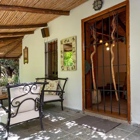 Cozy And Secluded House With Private Pool And Garden In Βίλα